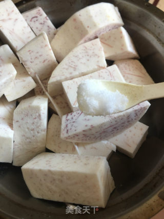 炮弹芋头蒸肉的做法步骤：2