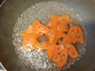 螺丝椒胡萝卜炒鸡蛋的做法步骤：3
