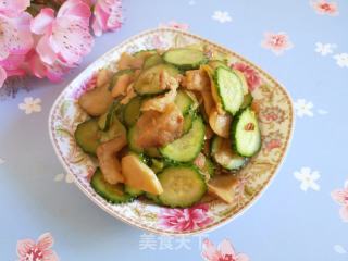 杏鲍菇黄瓜炒肉的做法步骤：8