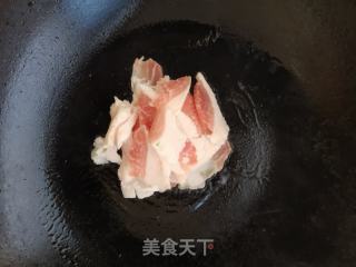 杏鲍菇黄瓜炒肉的做法步骤：2