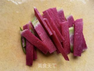 心里美黄彩椒拌海参的做法步骤：1