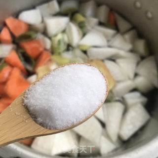 排骨萝卜汤的做法步骤：6
