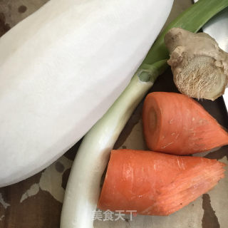 排骨萝卜汤的做法步骤：3