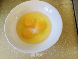 西红柿青椒炒鸡蛋的做法步骤：2