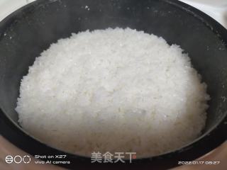 牛肉洋葱炒饭的做法步骤：2