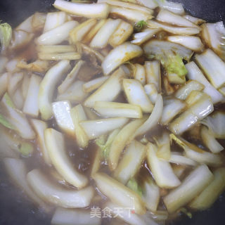 油渣白菜炒年糕的做法步骤：5