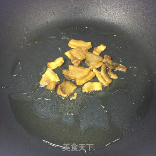 油渣白菜炒年糕的做法步骤：3