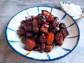 冰糖红烧肉的做法步骤：10