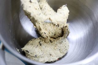 多谷物面包的做法步骤：2