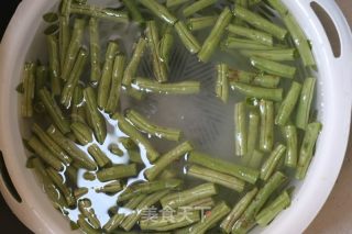 炒四季豆的做法步骤：1