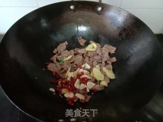 干炒牛肉的做法步骤：4