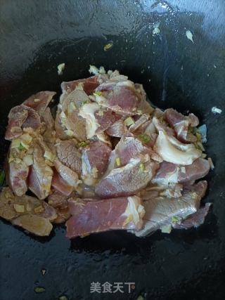 酸菜粉条羊肉汤的做法步骤：6