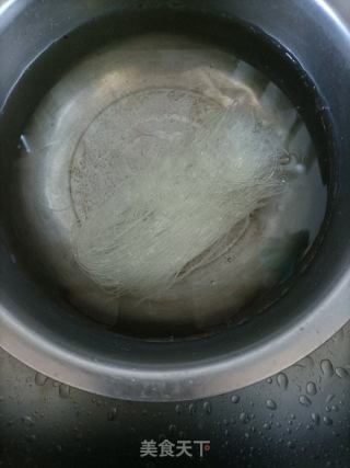 蒜蓉粉丝娃娃菜的做法步骤：1