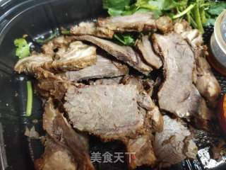 卤牛肉豌豆面的做法步骤：1