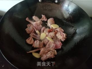 红烧鸭子的做法步骤：2