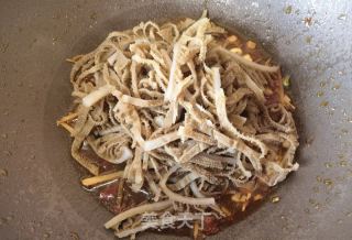 小米椒香菜炒毛肚的做法步骤：6