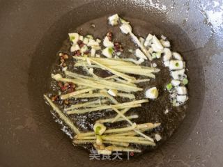 小米椒香菜炒毛肚的做法步骤：4