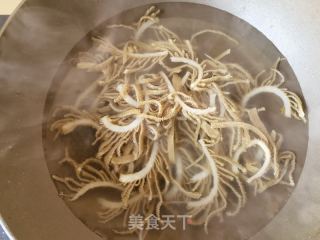 小米椒香菜炒毛肚的做法步骤：2