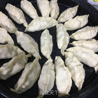 鸡蛋煎饺的做法步骤：1