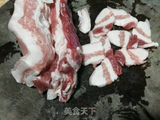 五花肉炒西兰花梗的做法步骤：1