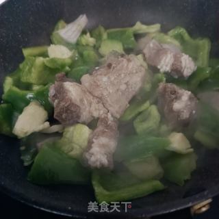 圆椒炒牛腩的做法步骤：8