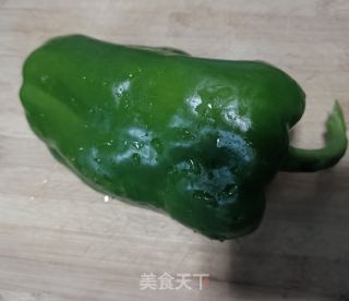 圆椒炒牛腩的做法步骤：1