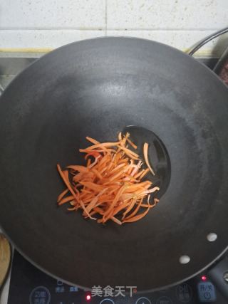 小炒海鲜菇的做法步骤：2