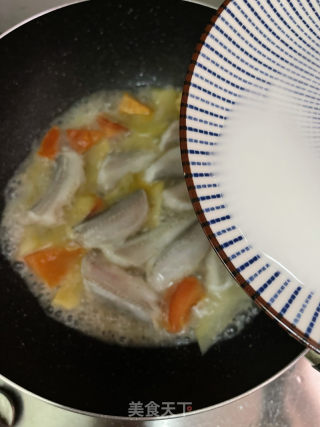 番茄咸菜豆腐鱼的做法步骤：11