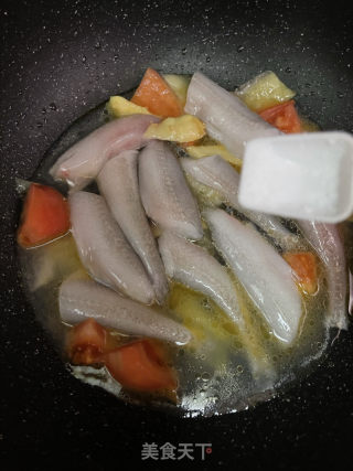 番茄咸菜豆腐鱼的做法步骤：10