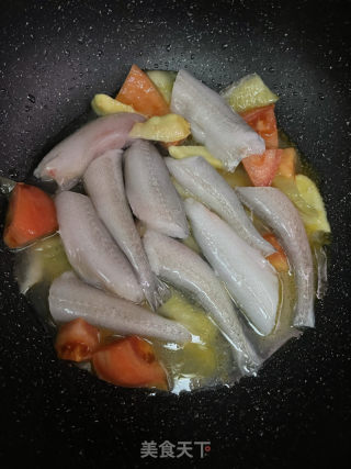 番茄咸菜豆腐鱼的做法步骤：9