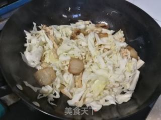 回锅肉炒包菜豆腐的做法步骤：5