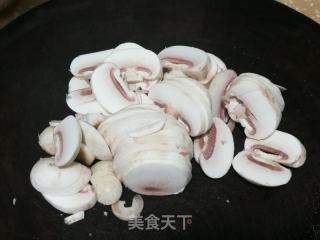 蘑菇青菜猪肝汤的做法步骤：4