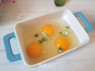 虾仁蒸蛋羹的做法步骤：2