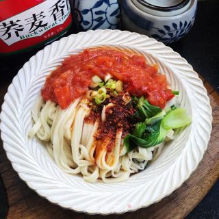 油泼茄汁手擀面的做法步骤：12