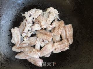 韭菜炒海兔的做法步骤：3