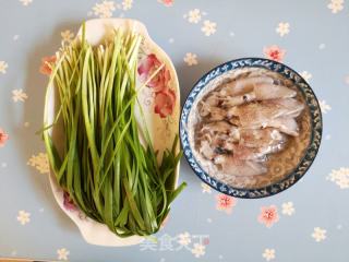 韭菜炒海兔的做法步骤：1