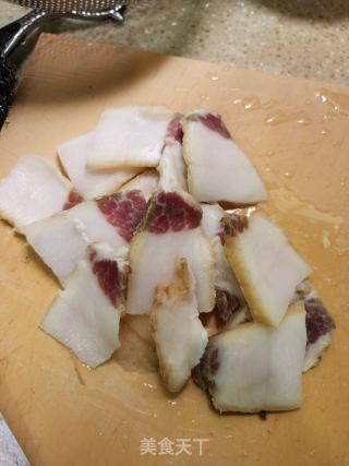 何记腊味煲仔饭的做法步骤：3