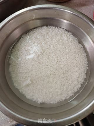 何记腊味煲仔饭的做法步骤：1