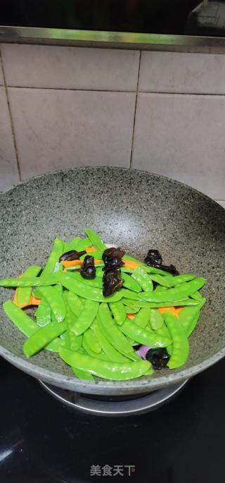 瘦肉炒荷兰豆的做法步骤：6