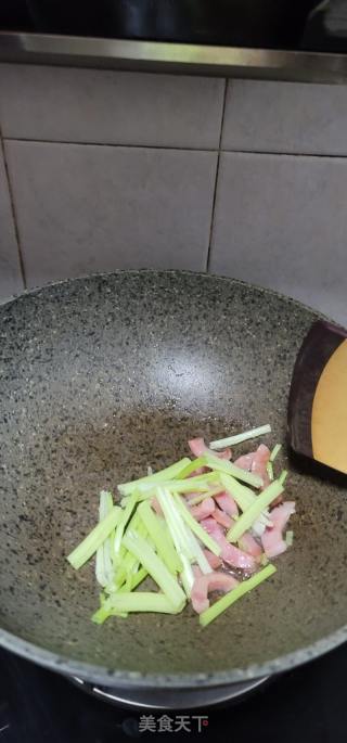 香肠炒意面的做法步骤：6