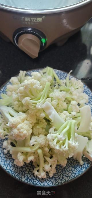 蚝油花菜的做法步骤：1
