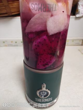 雪梨红心火龙果汁的做法步骤：2