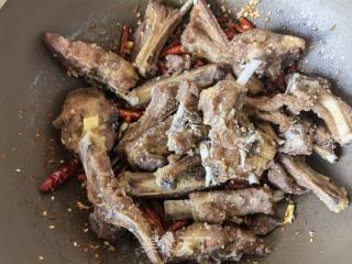 干锅羊排的做法步骤：23