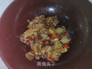 藜蒿炒腊肉的做法步骤：9