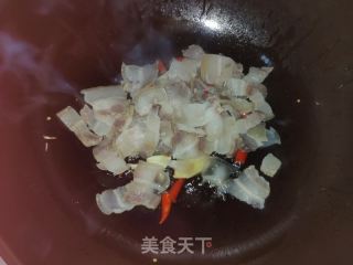 藜蒿炒腊肉的做法步骤：5