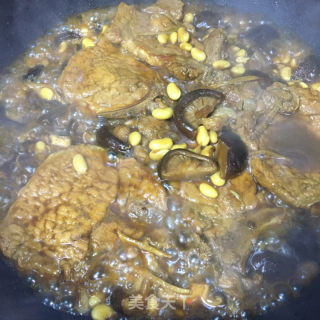 香菇黄豆烧大排的做法步骤：9