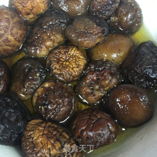 香菇黄豆烧大排的做法步骤：2