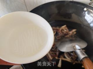 腊肉炒冬笋的做法步骤：4