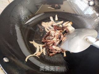腊肉炒冬笋的做法步骤：3