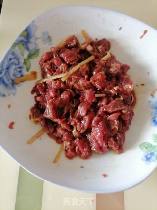 洋葱炒牛肉的做法步骤：2